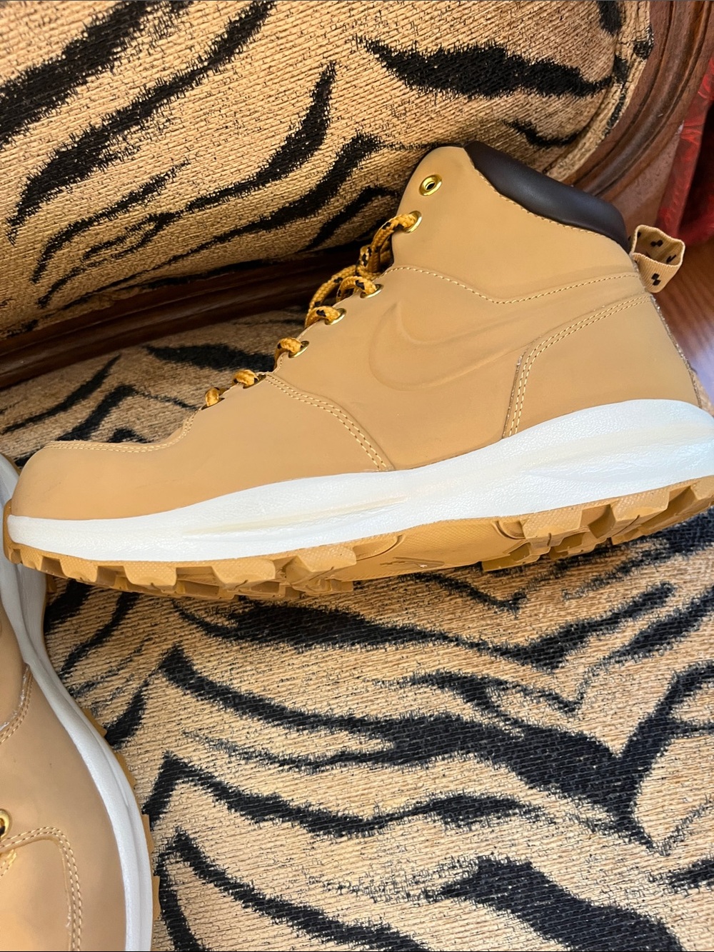 Nike Manoa Mens 8.5 Tan and Black Work Boot - Picture 8 of 16